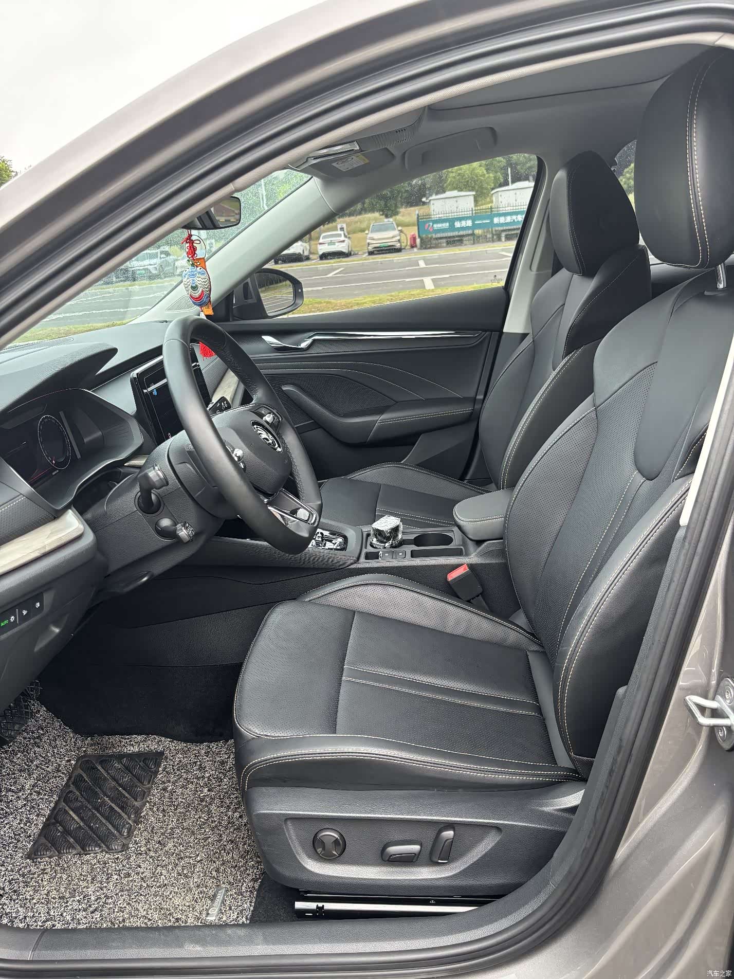 Skoda Octavia, 2022 все фото