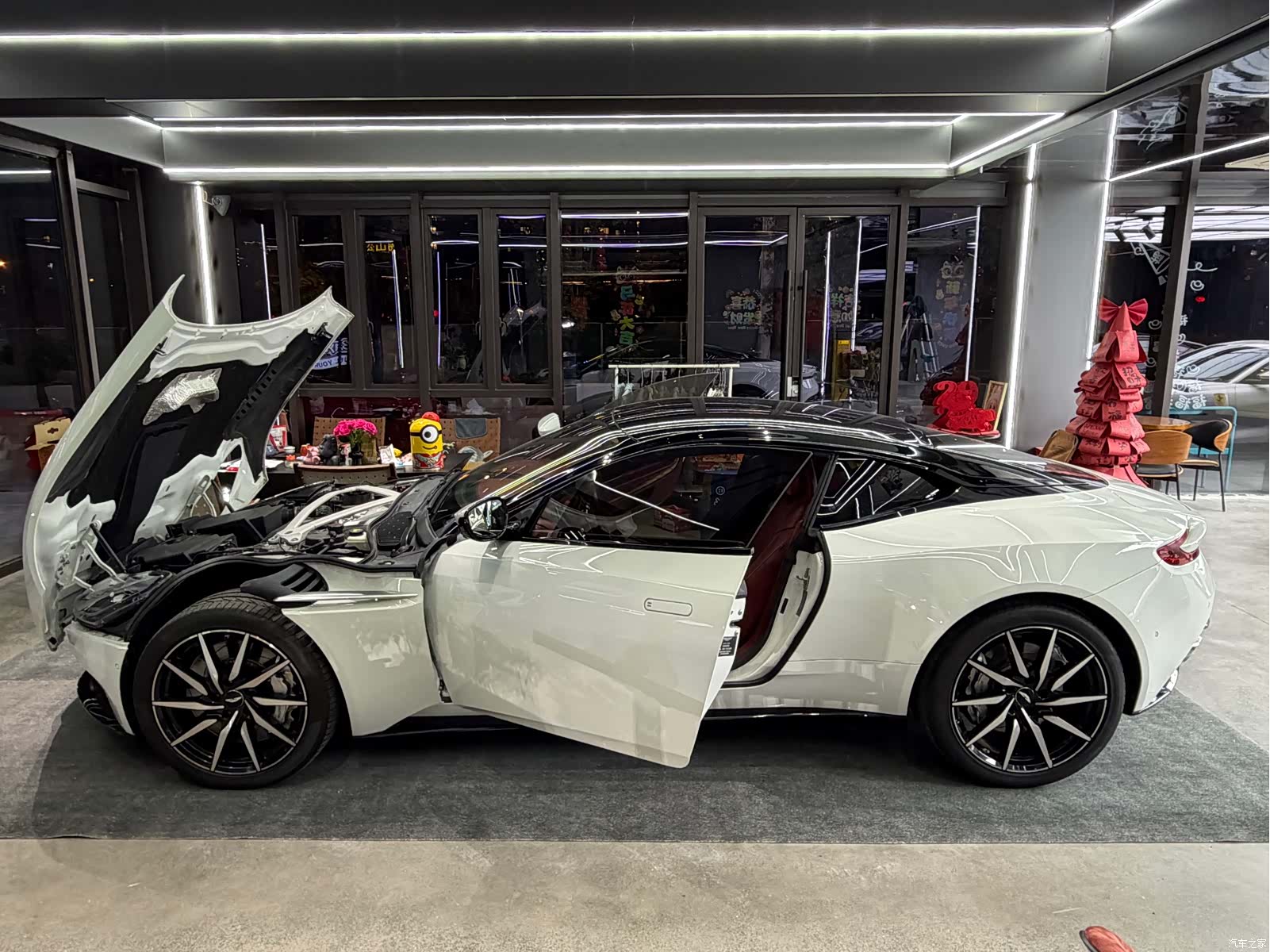 Aston Martin DB11, 2018 24