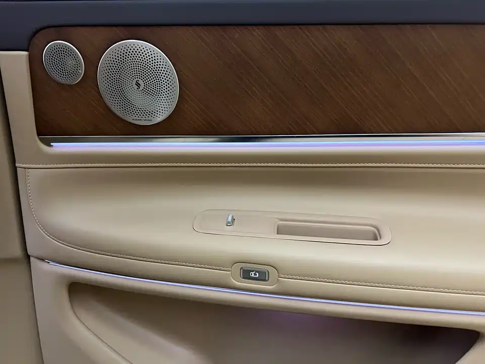 AITO Ask the world M9