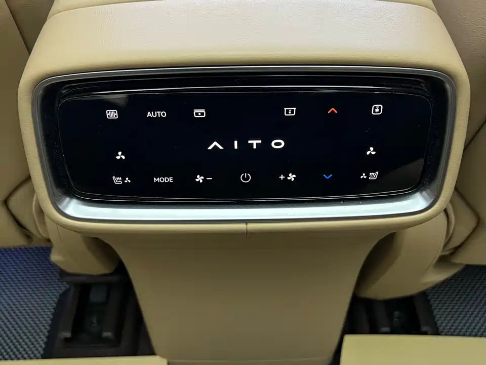 AITO Ask the world M9