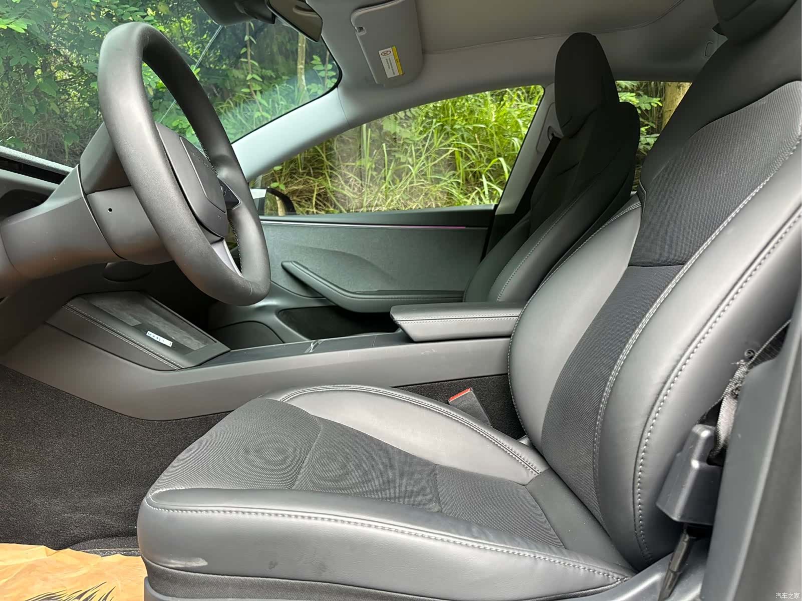 Tesla Model 3, 2025 4