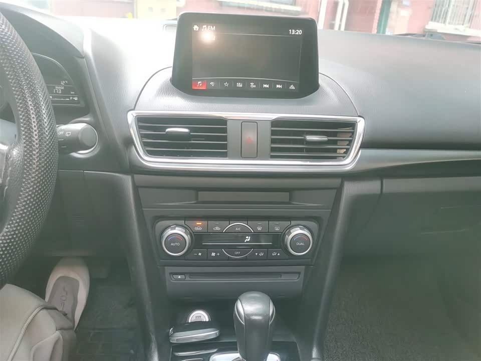 Mazda 3 Angkesaila