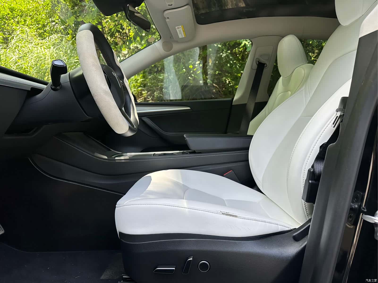 Tesla Model Y, 2023 4