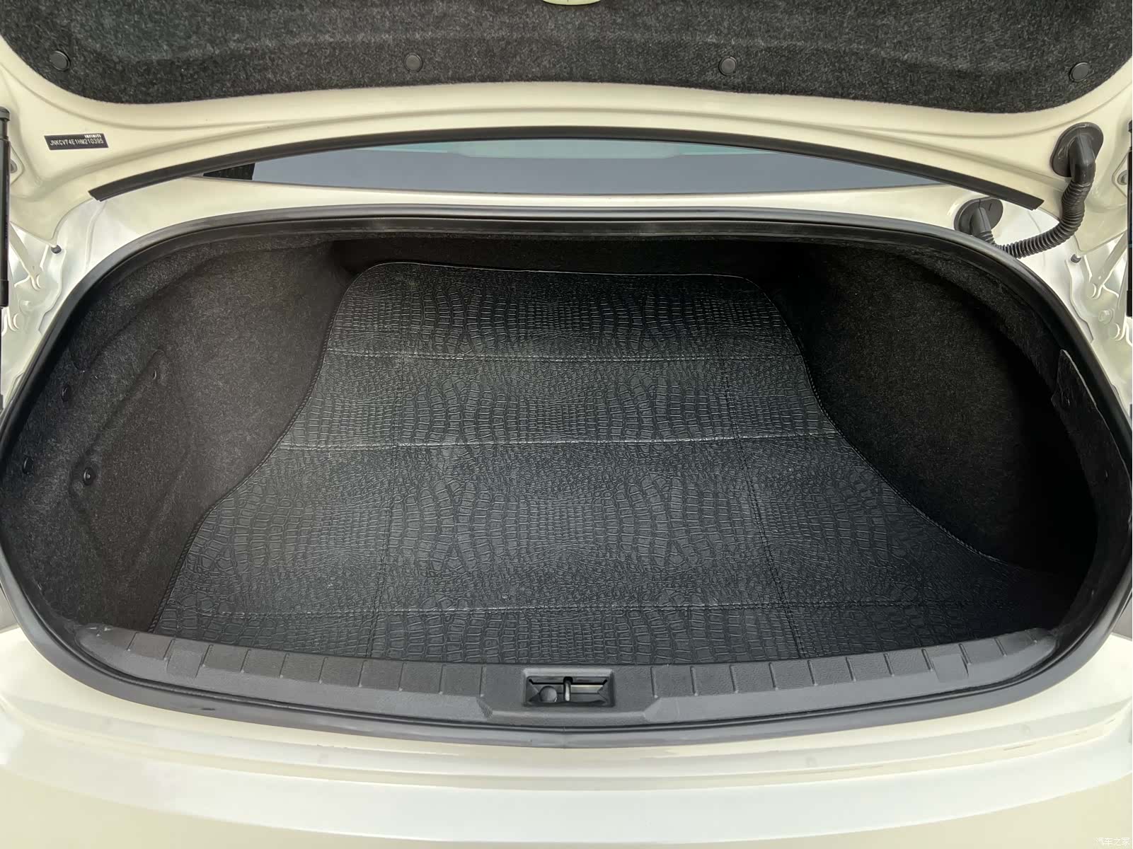 Infiniti Q60, 2018 11