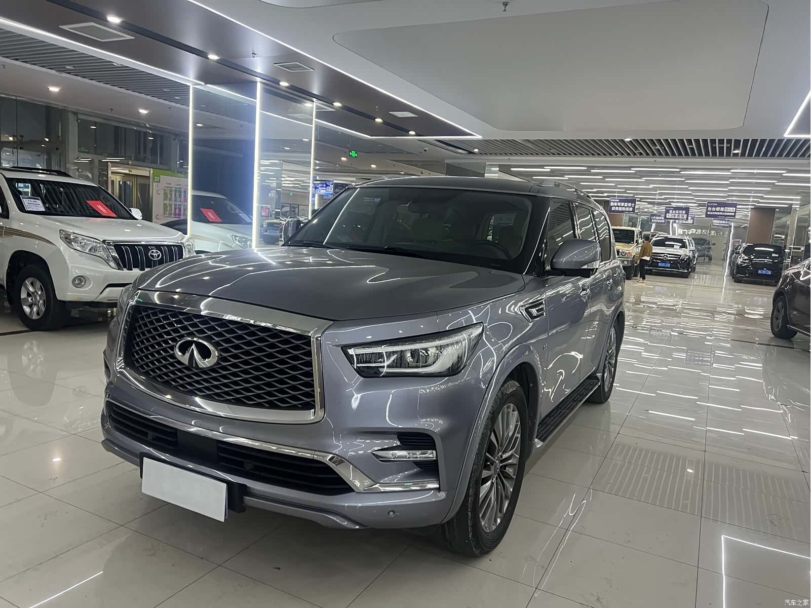 Infiniti QX80