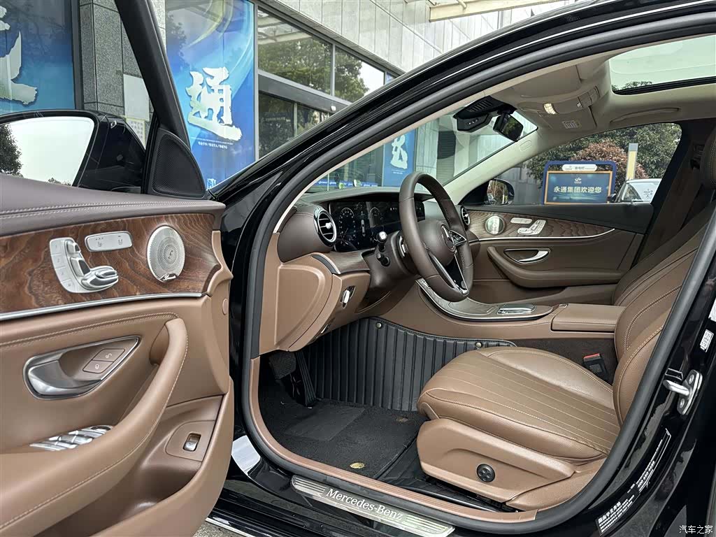 Mercedes-Benz E-Class, 2023 4