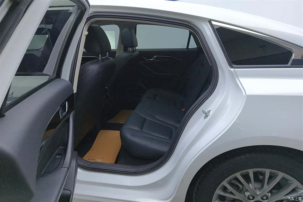 Bestune B70, 2022 11