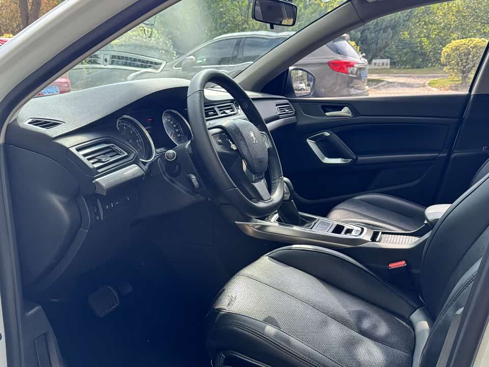 Peugeot 408