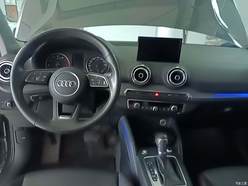 Audi Q2L, 2020 10