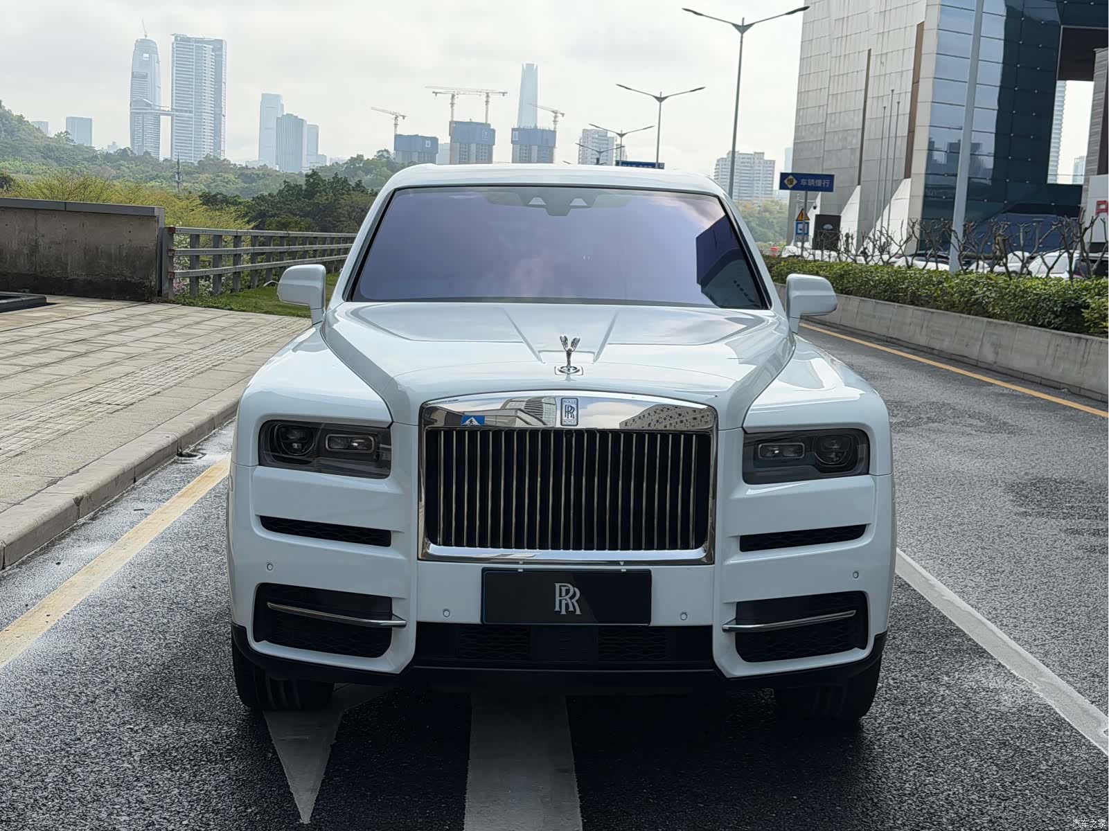 Rolls-Royce Cullinan, 2021 3