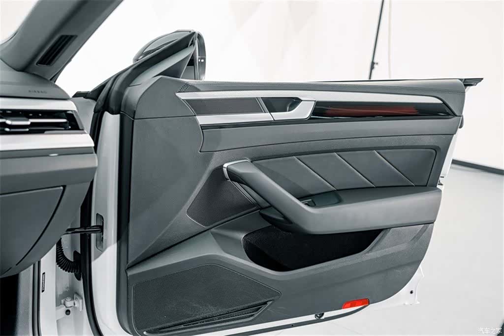 Volkswagen CC, 2024 13