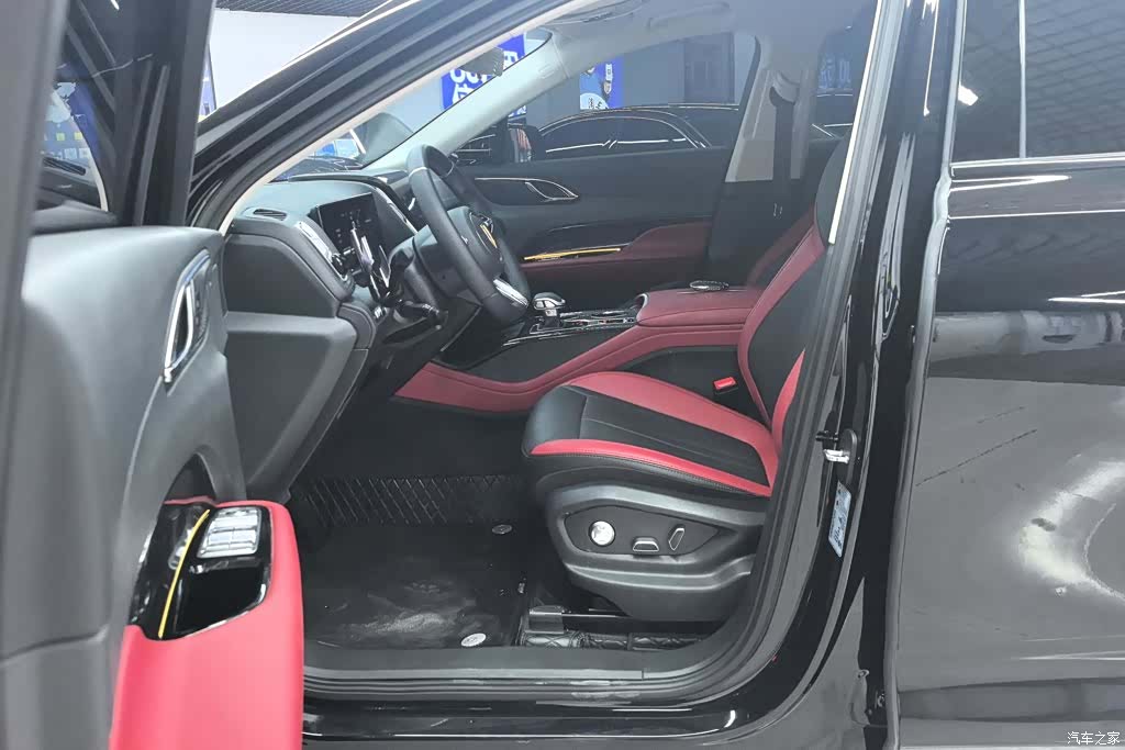Hongqi HS3, 2025 9
