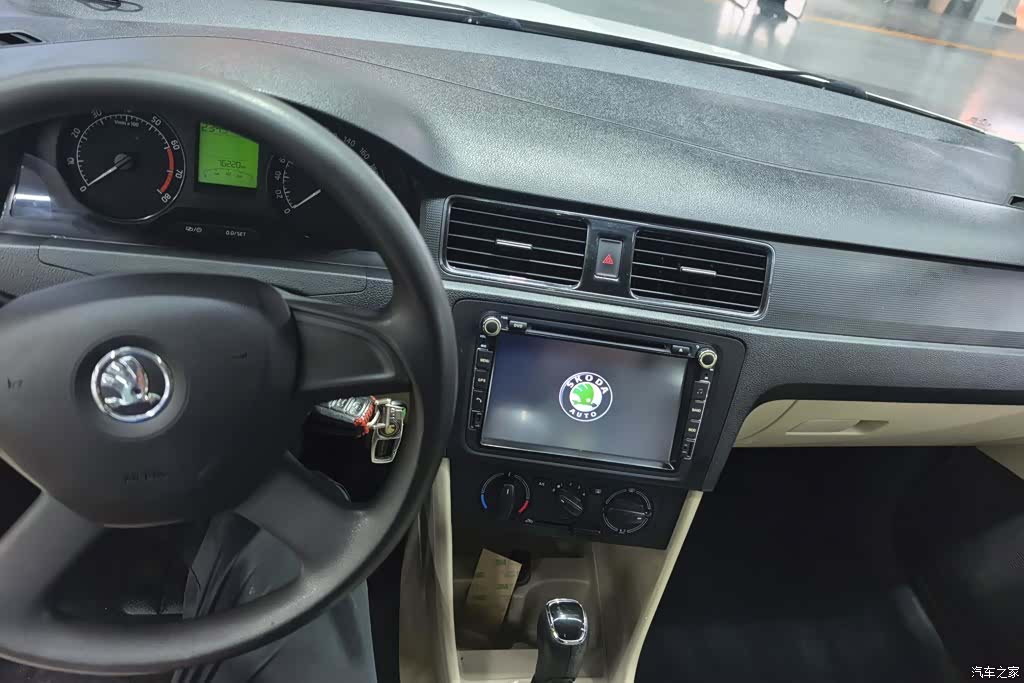 Skoda Rapid, 2014 12