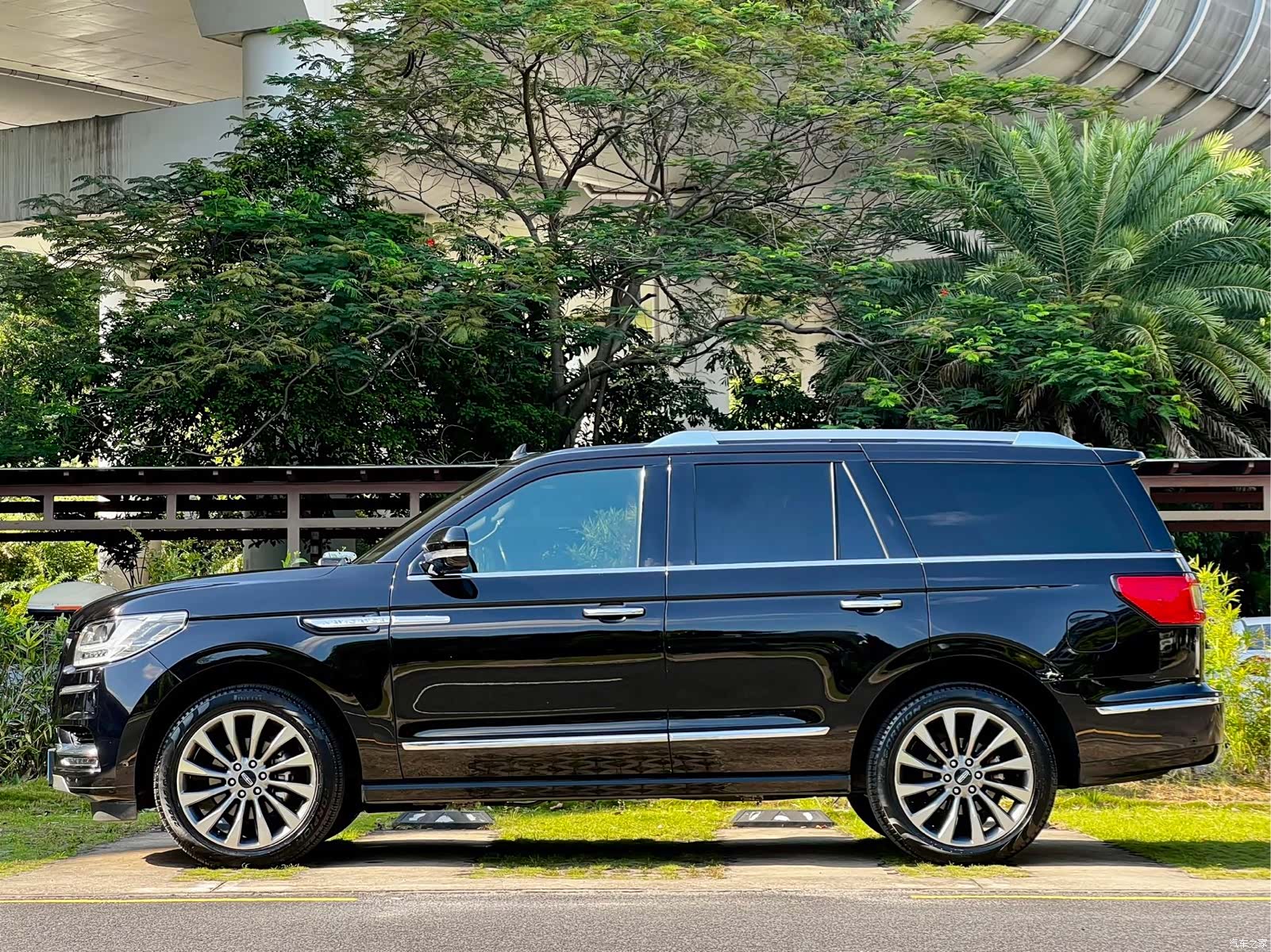 Lincoln Navigator, 2020 все фото