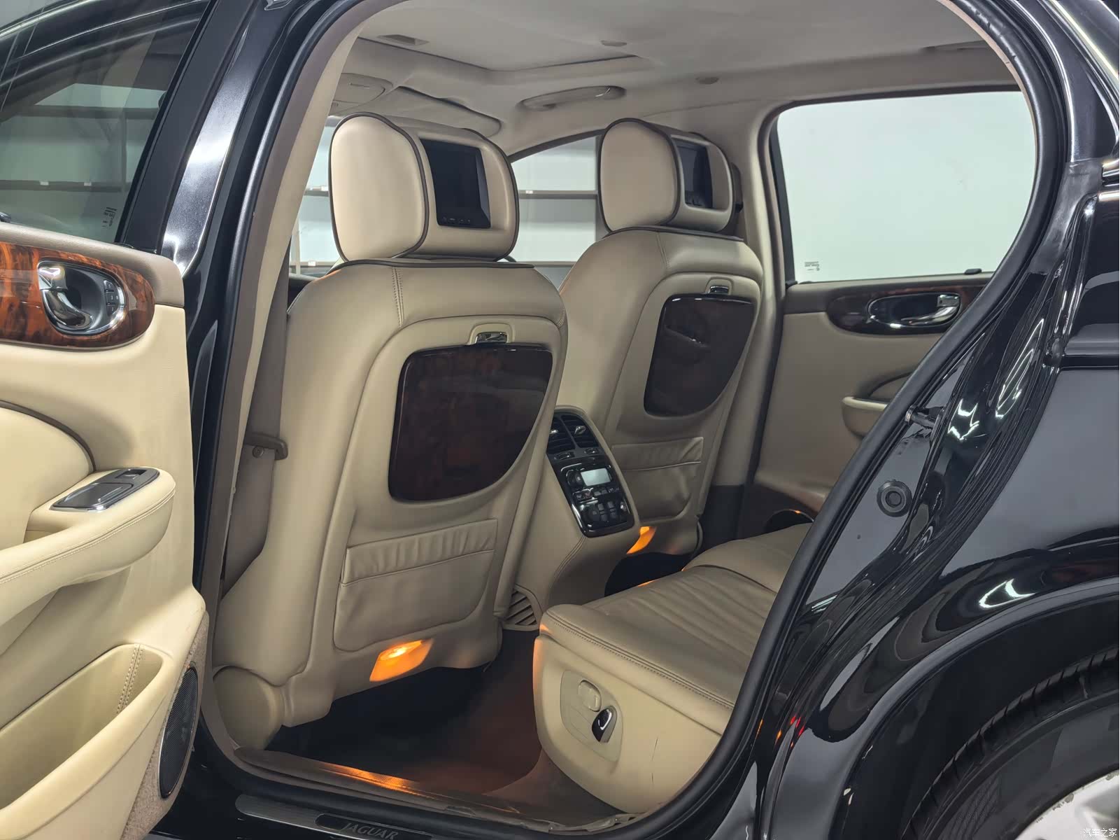 Jaguar XJ, 2009 11