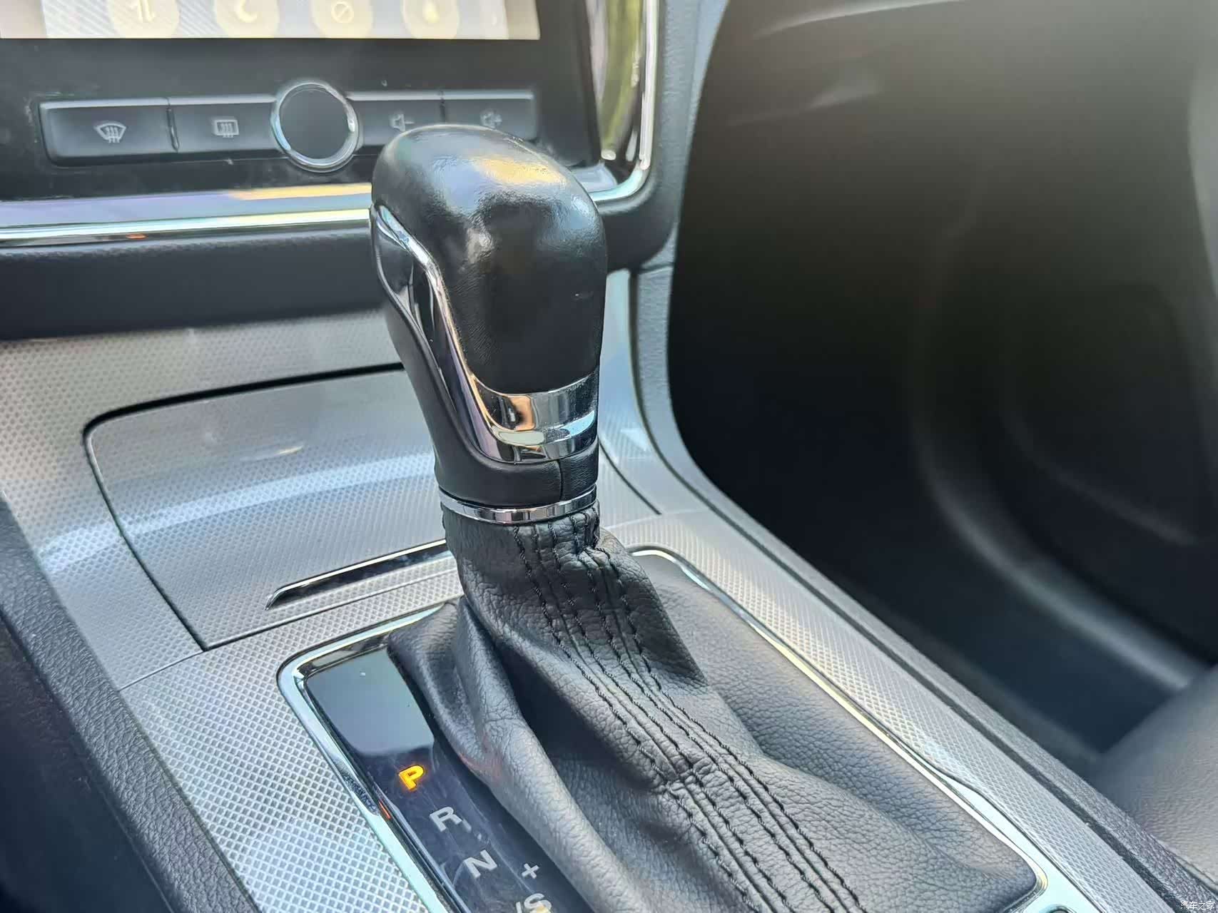 Roewe RX5, 2017 10