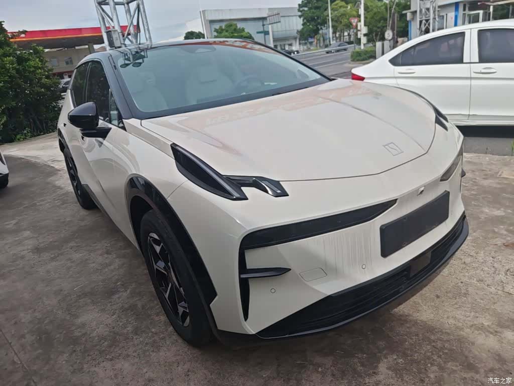 Zeekr X, 2024 4