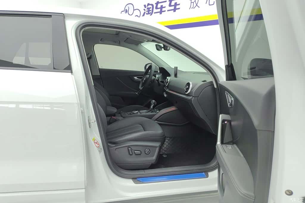 Audi Q2L, 2023 8
