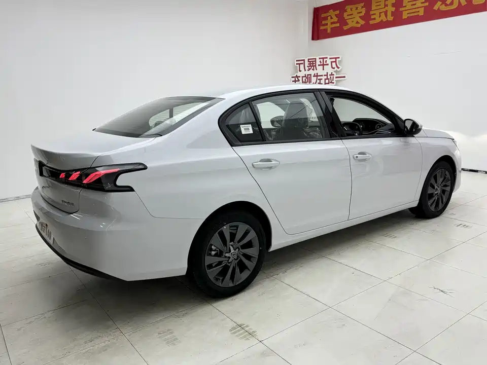 Peugeot 408