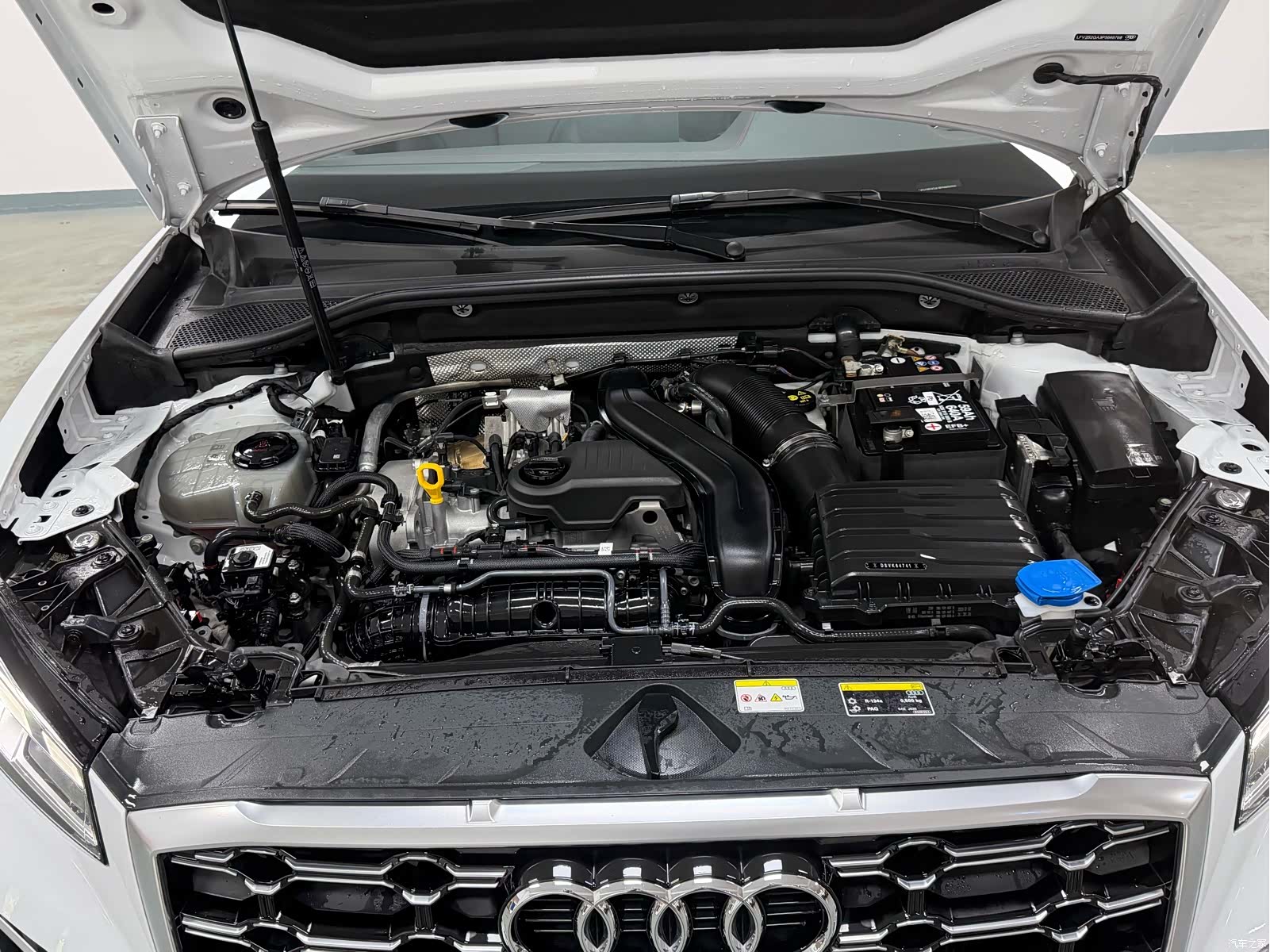 Audi Q2L, 2025 8