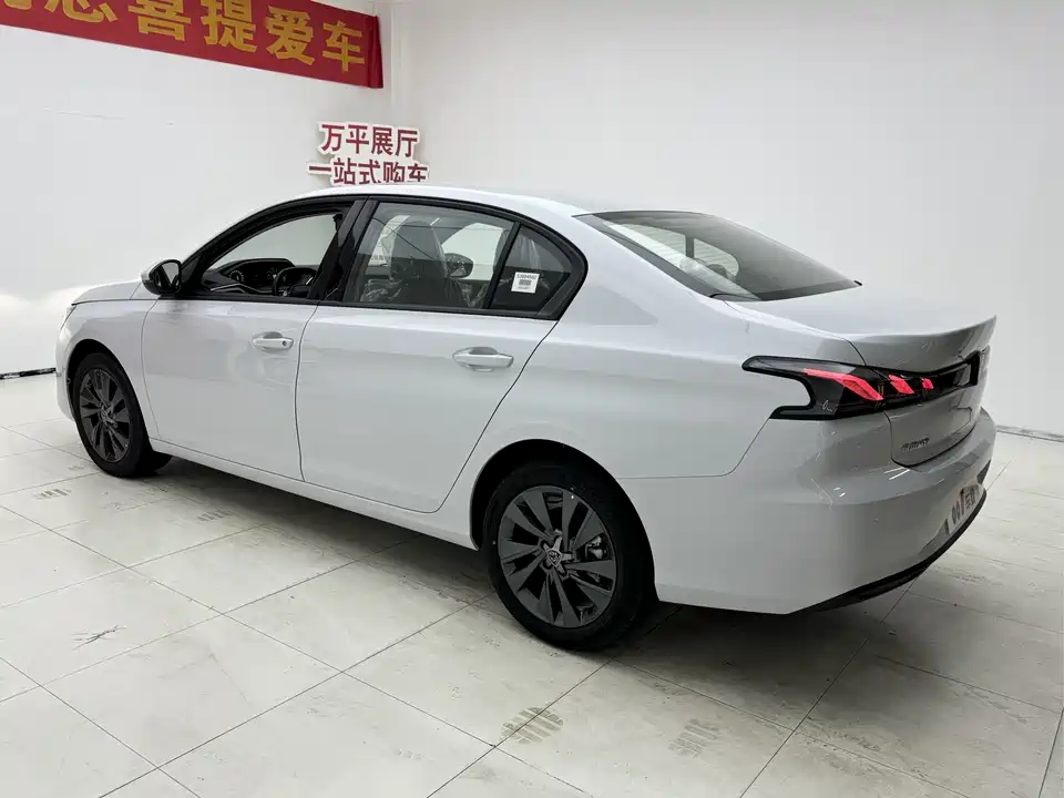 Peugeot 408