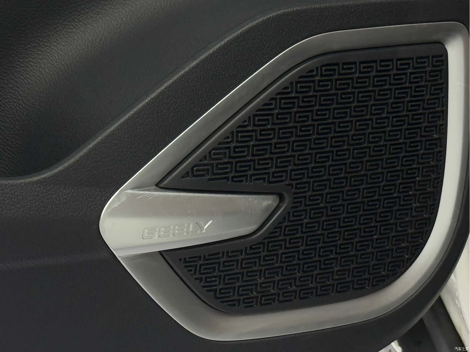 Geely X6, 2022 9