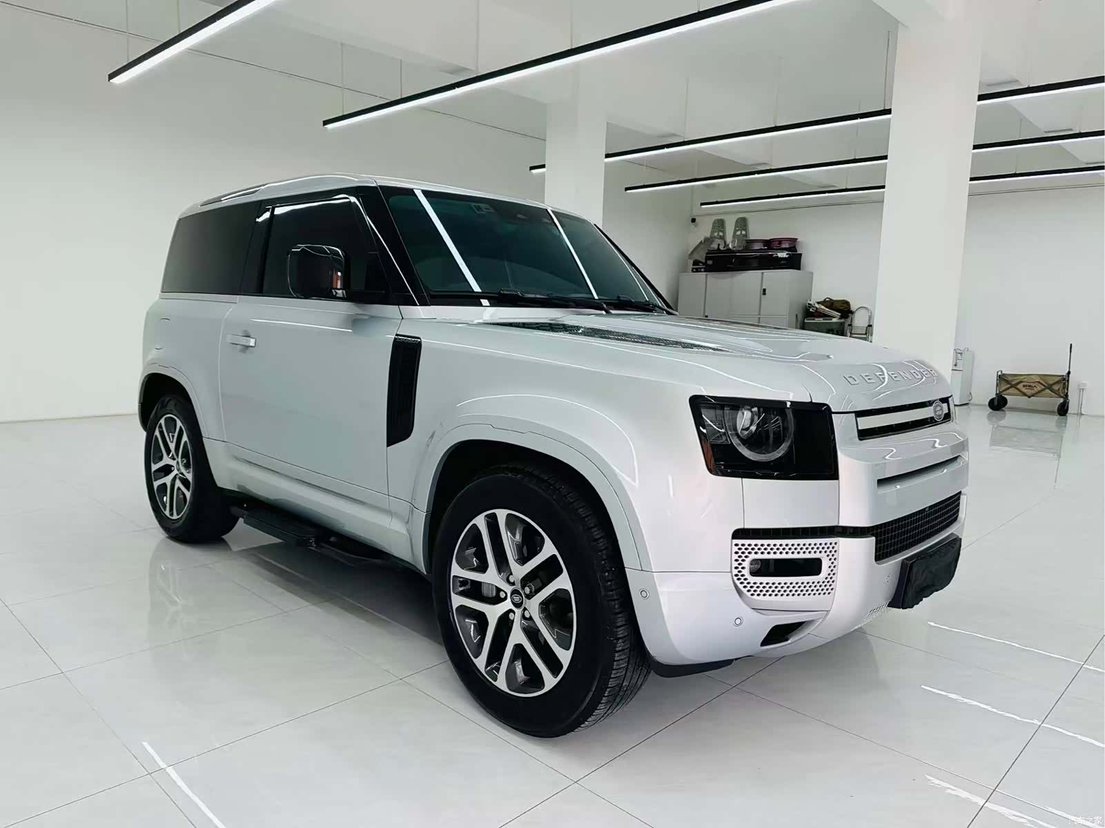 Land Rover Defender, 2021 3