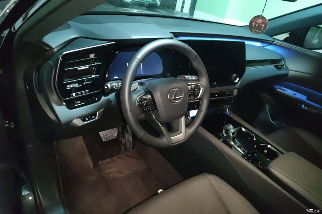 Lexus RX, 2026 12