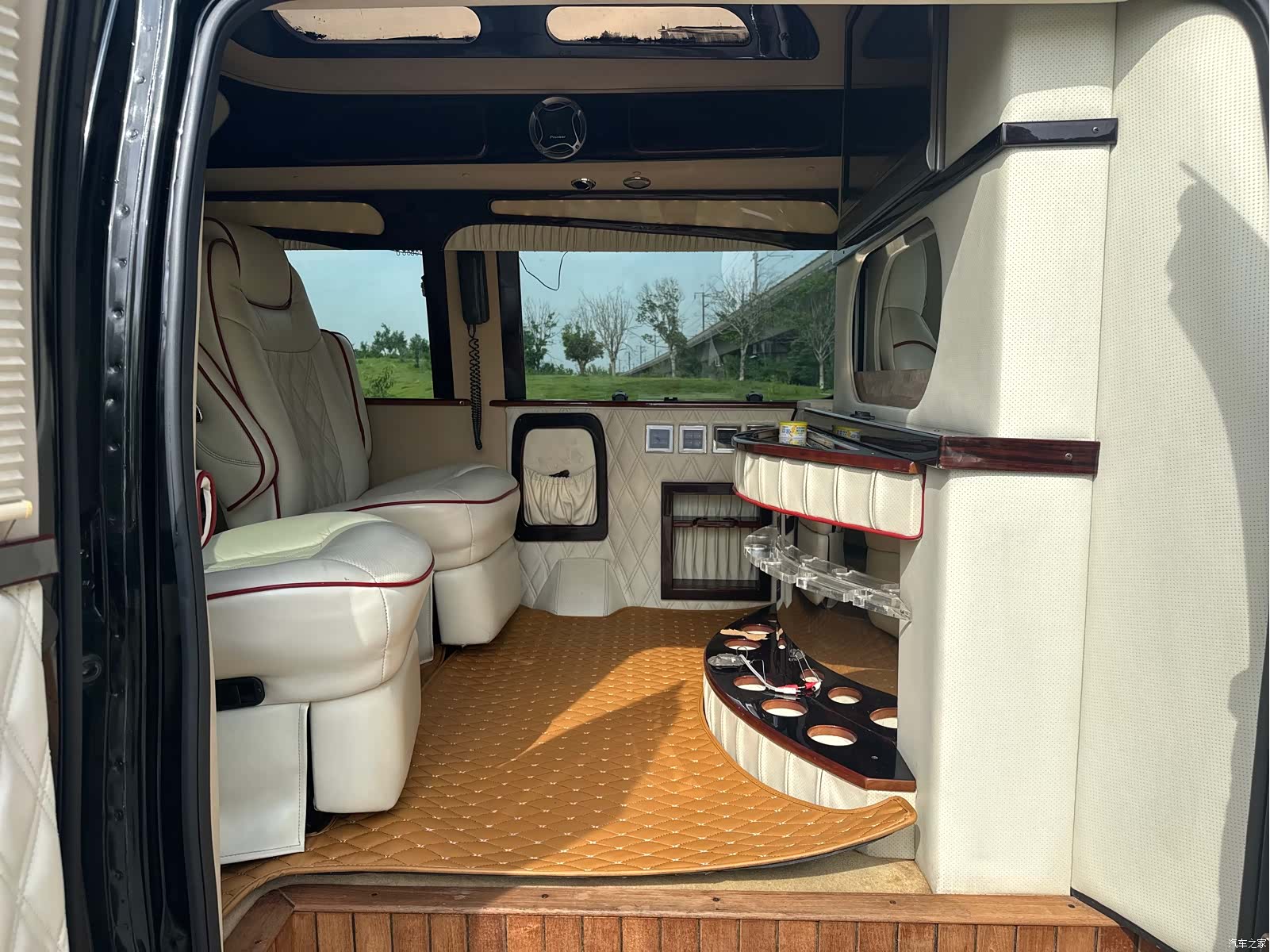Ford E350, 2010 7