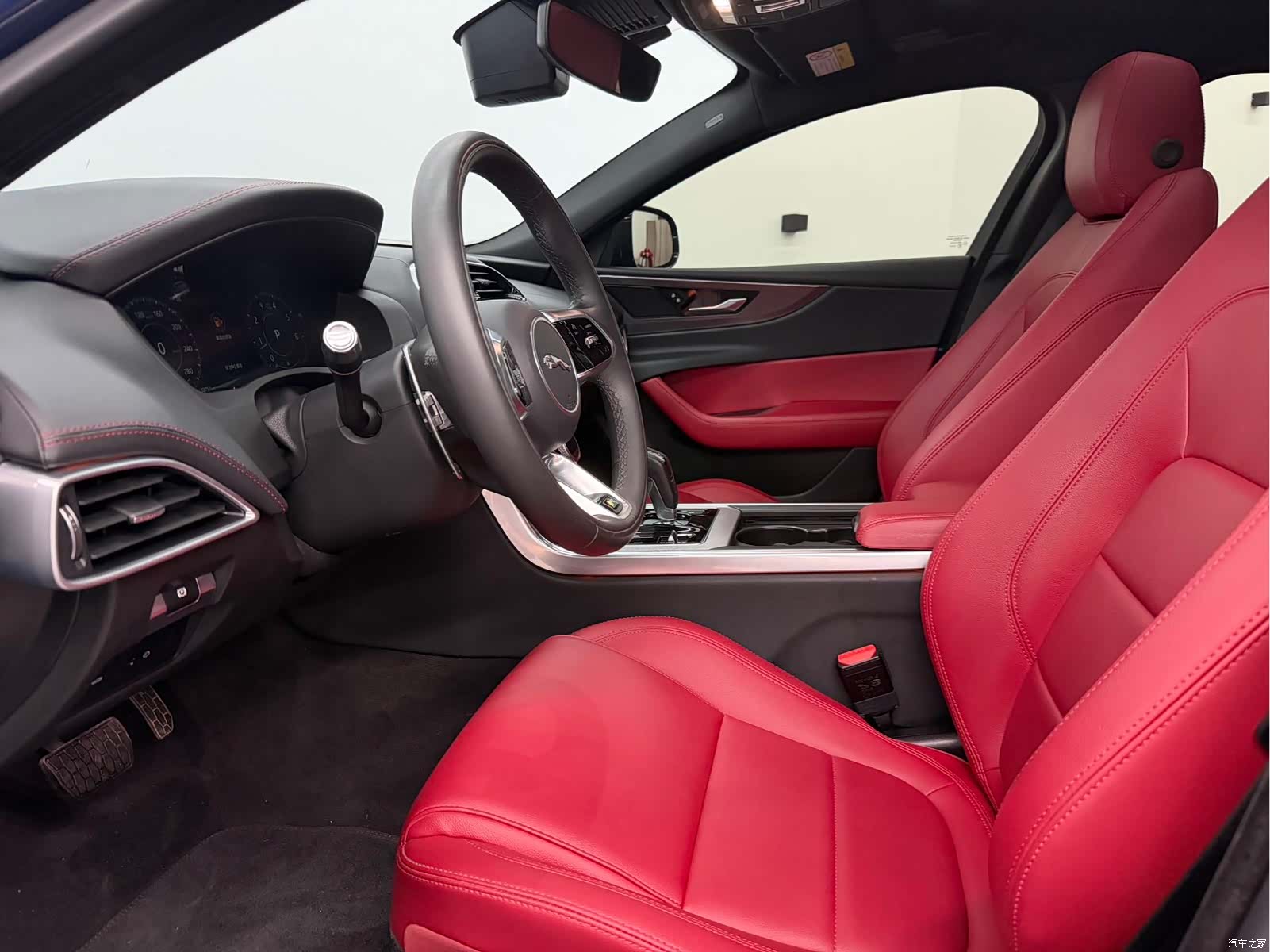 Land Rover XEL, 2021 все фото