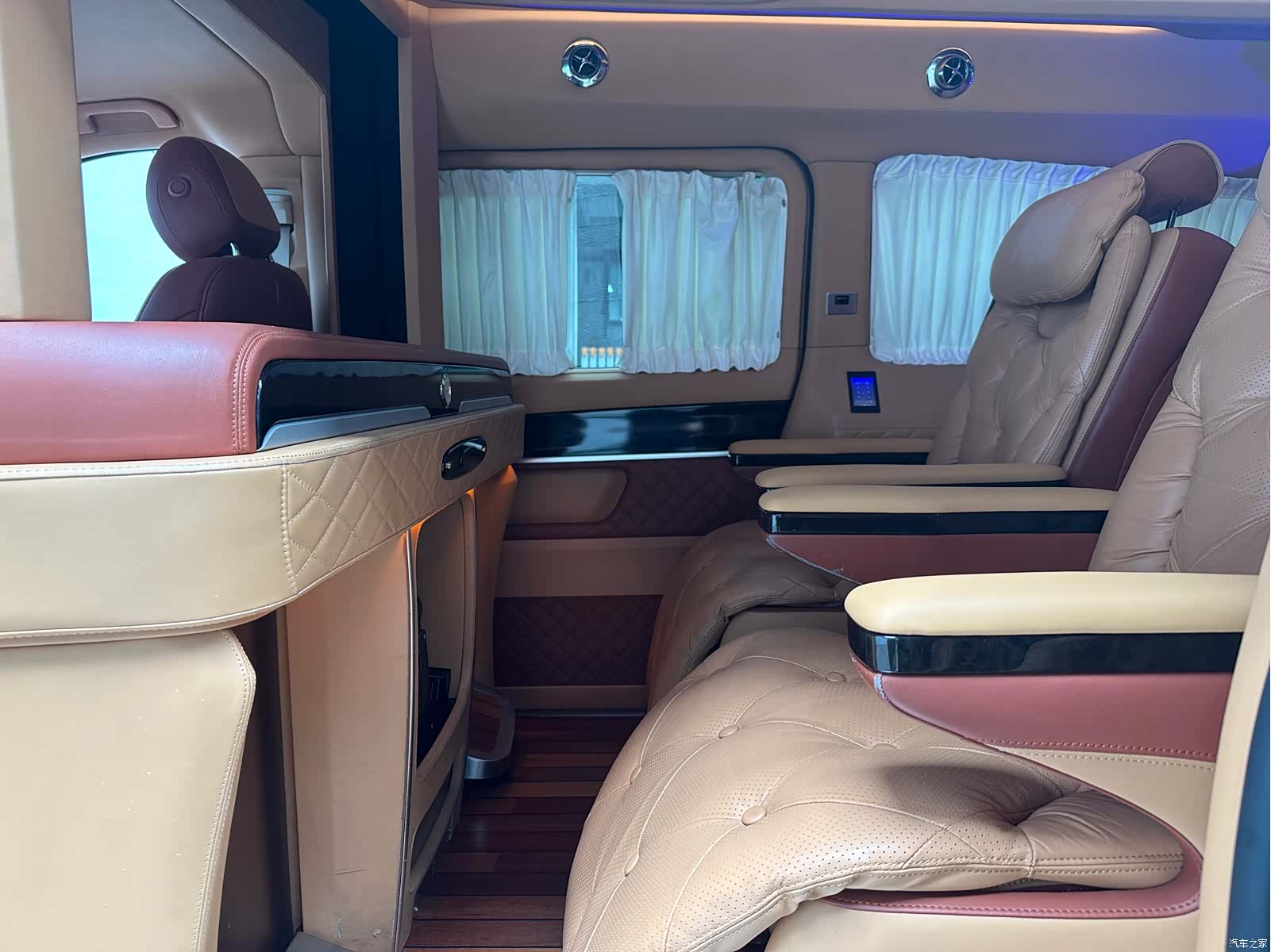 Mercedes-Benz V-Class, 2019 13
