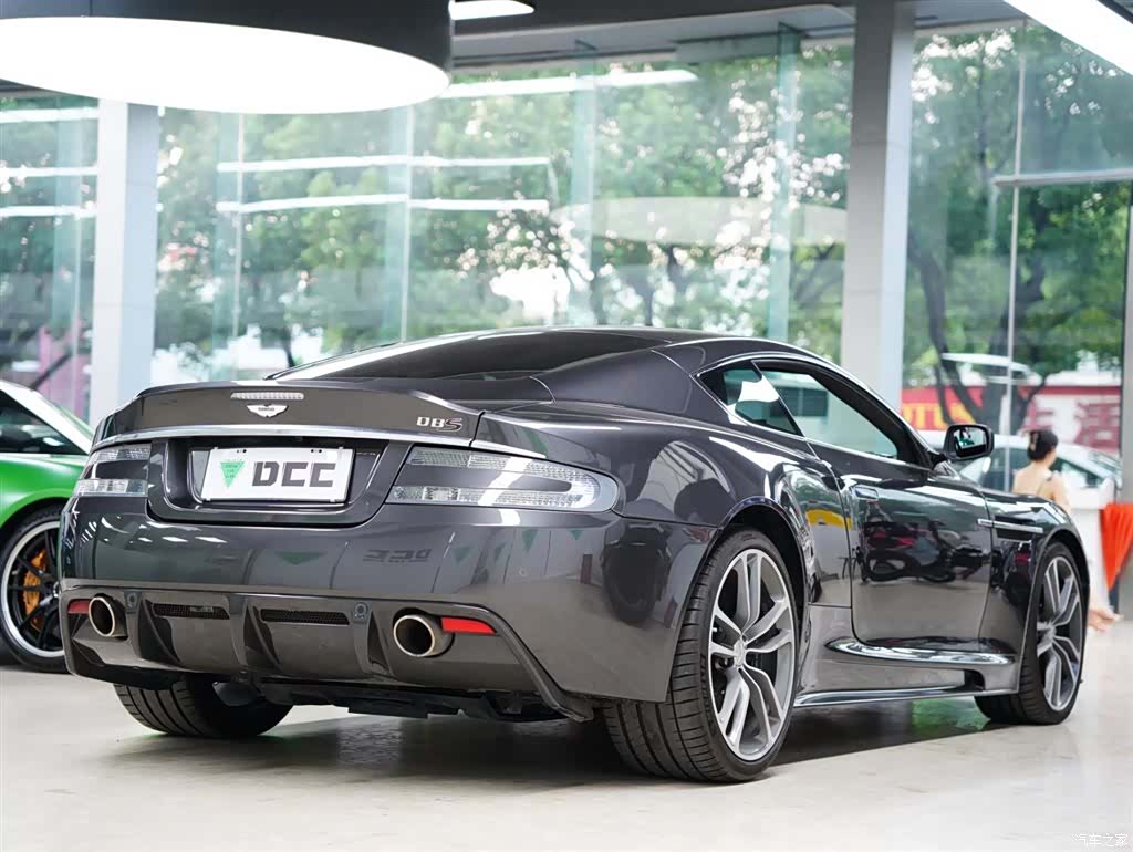 Aston Martin DBS, 2010 7