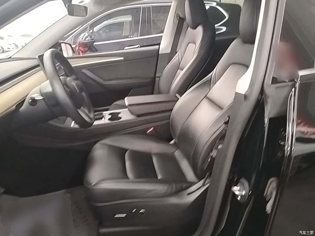 Tesla Model Y, 2023 15