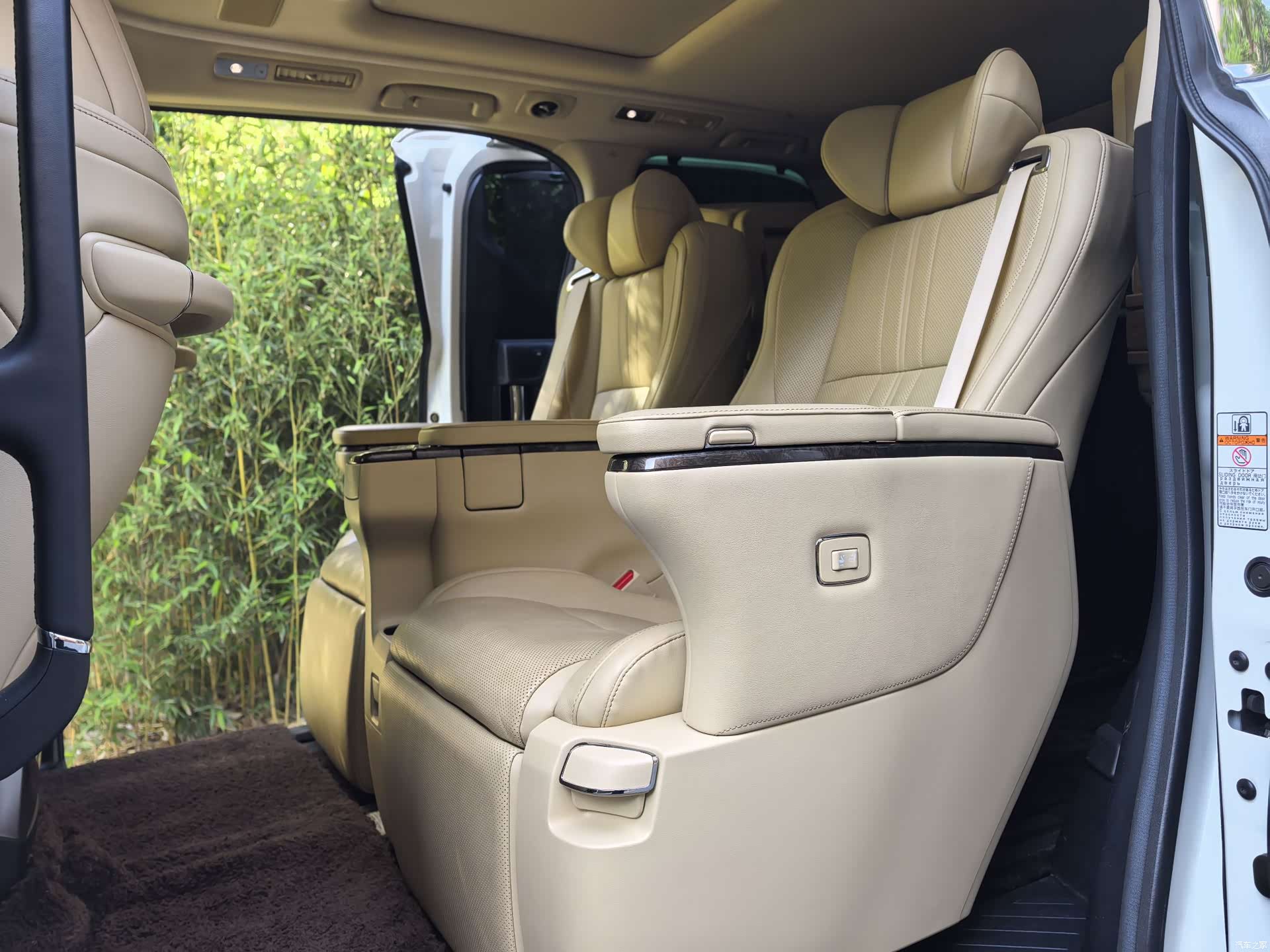 Toyota Alphard, 2021 19
