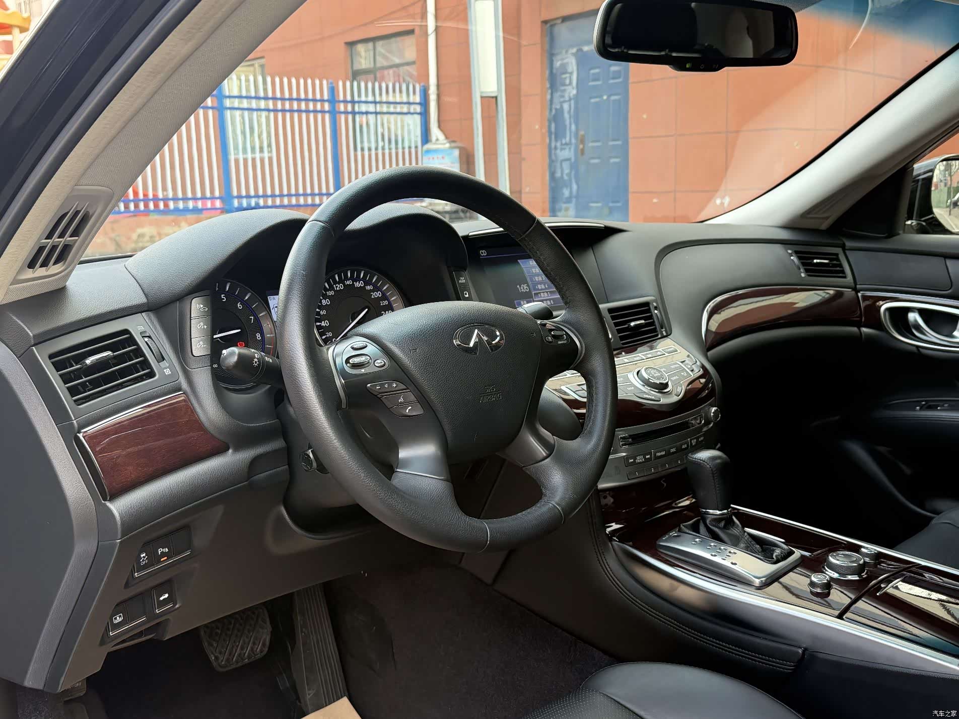 Infiniti Q70, 2016 10
