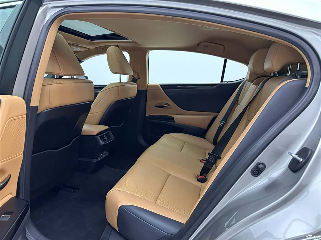 Lexus ES, 2022 20