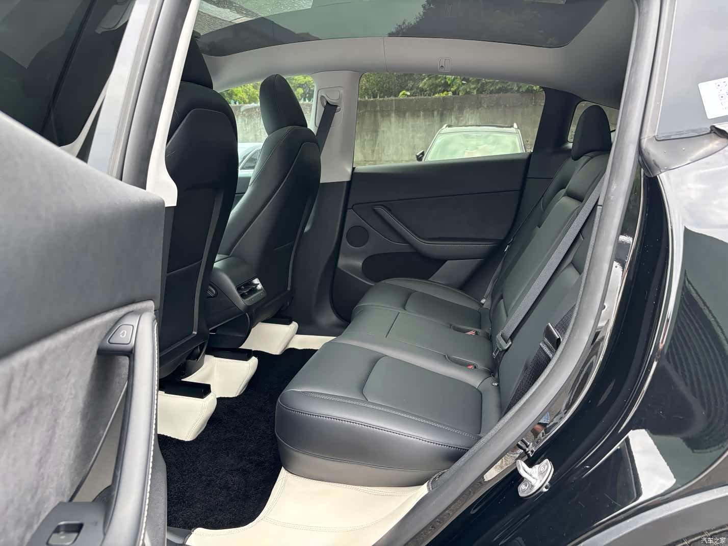 Tesla Model Y, 2023 7