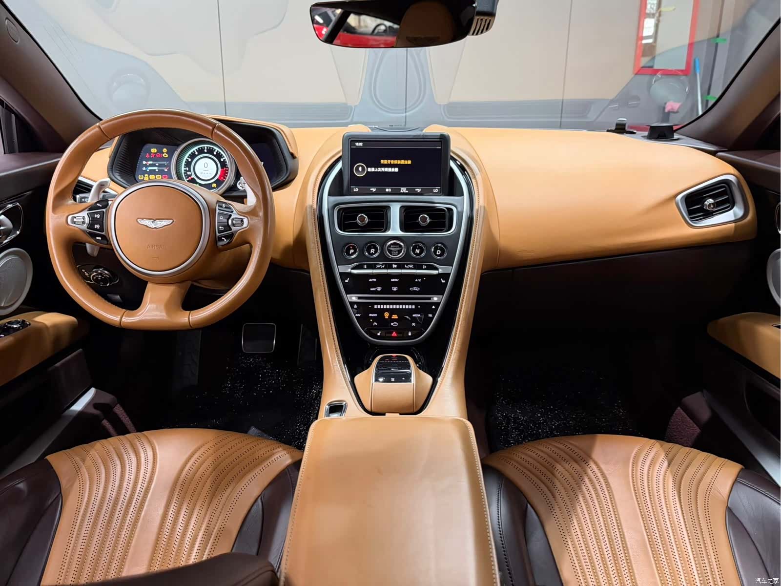 Aston Martin DB11, 2017 10