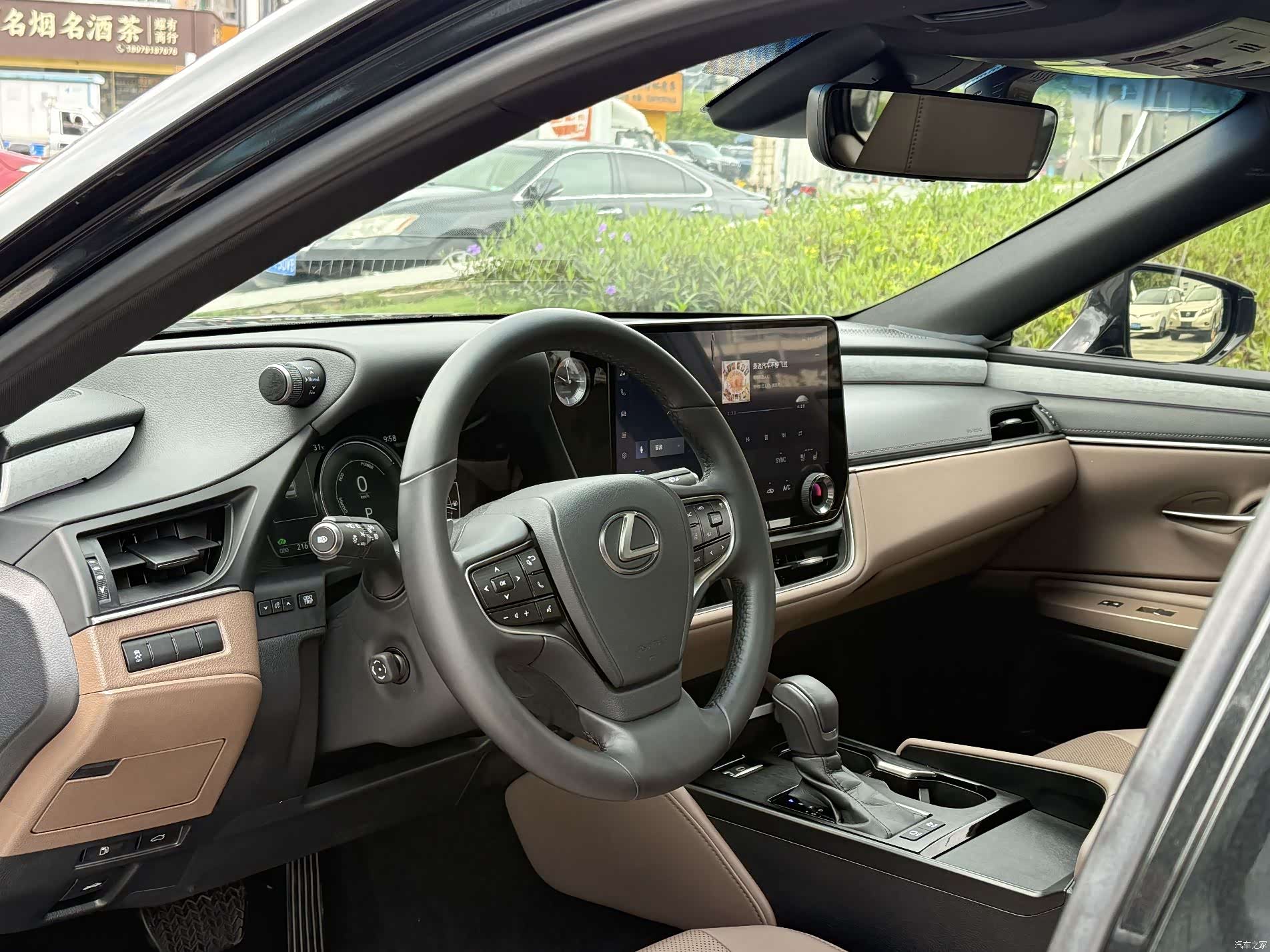 Lexus ES, 2025 14