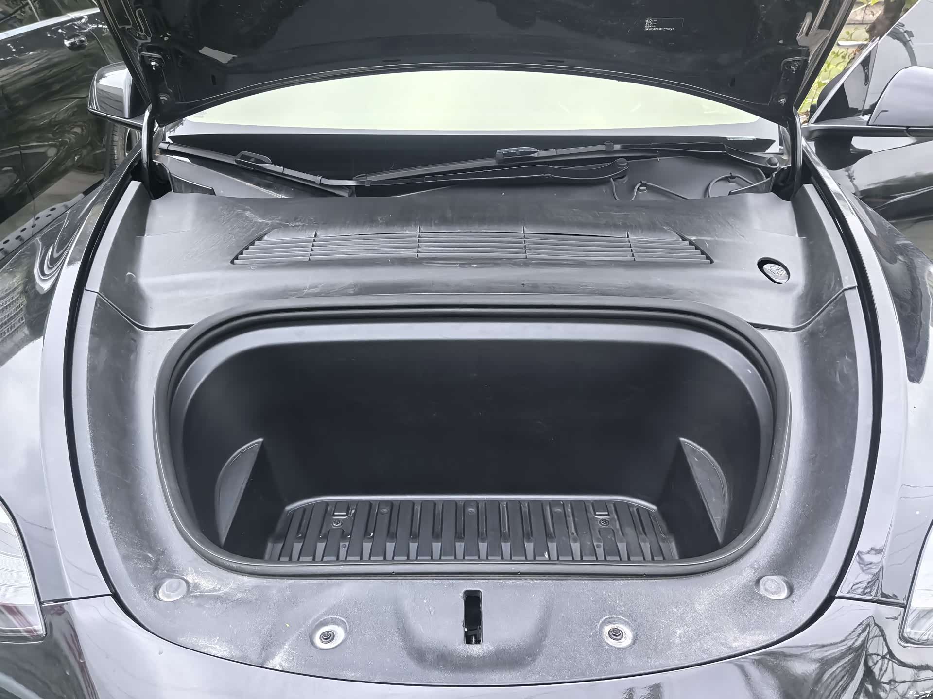 Tesla Model Y, 2024 27