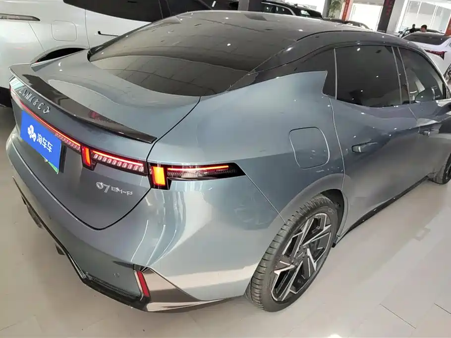 Lynk & Co 07 EM-P