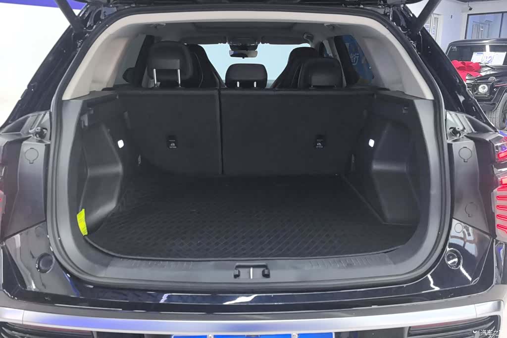 Hongqi HS3, 2025 4