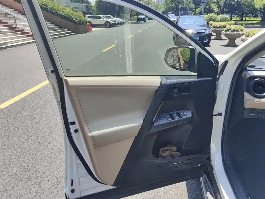 Toyota RAV4 Rongfang