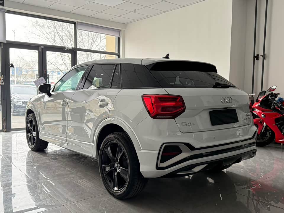 Audi Q2L