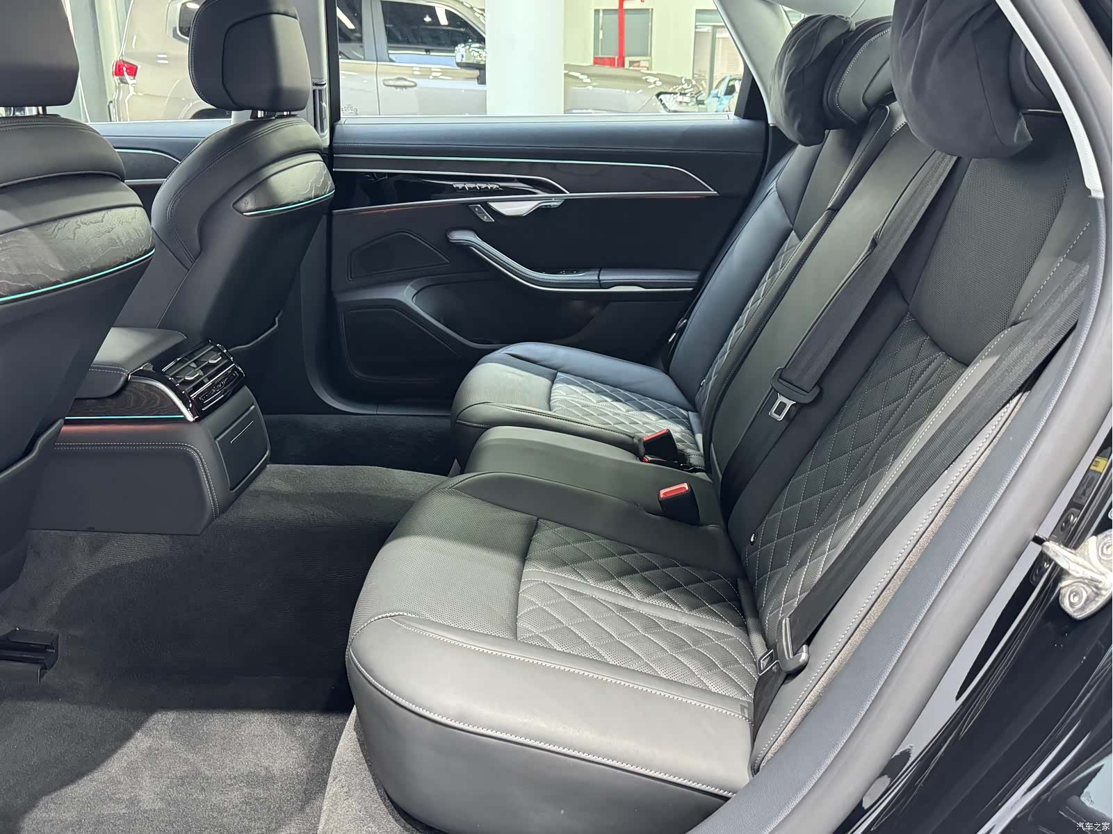 Audi A8L, 2023 12