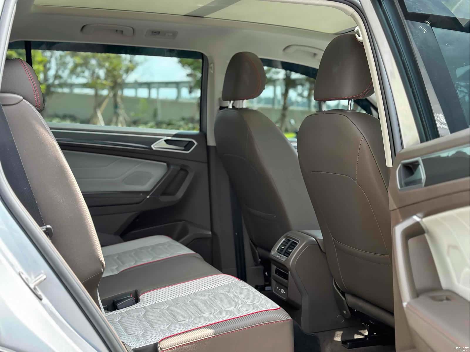Volkswagen Tiguan L, 2021 9