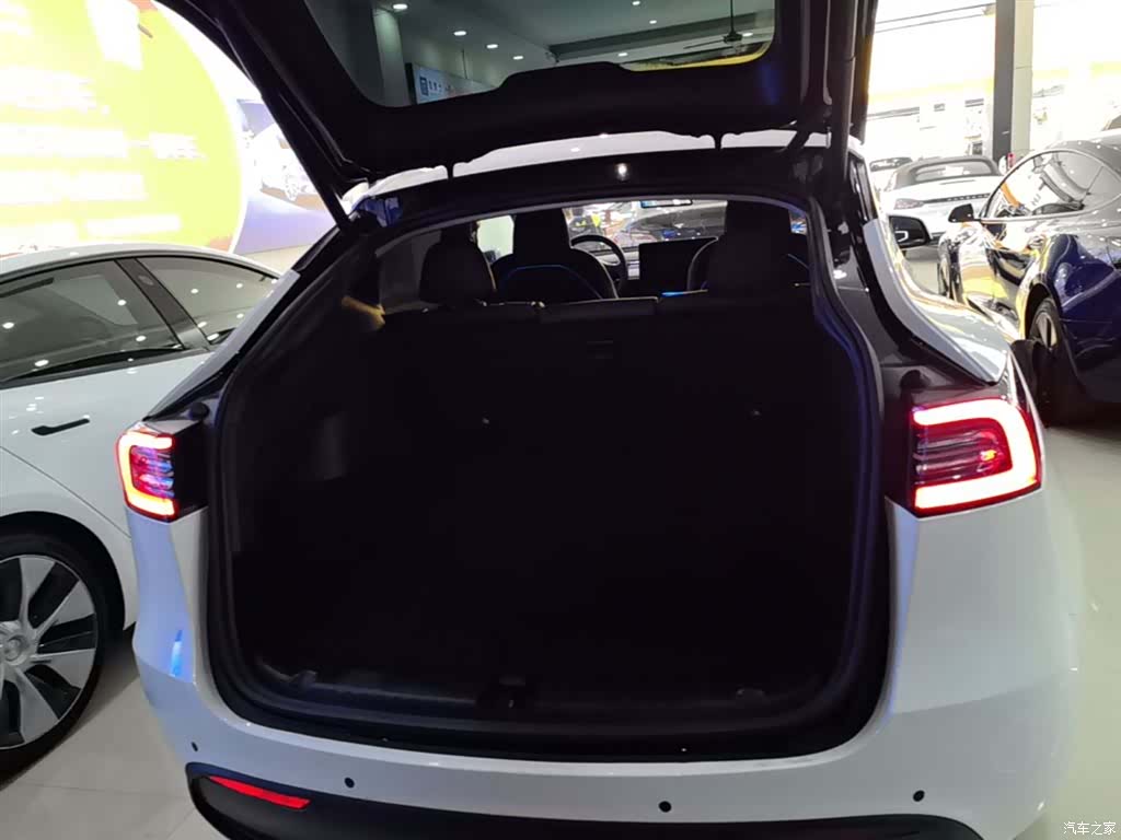 Tesla Model Y, 2022 19