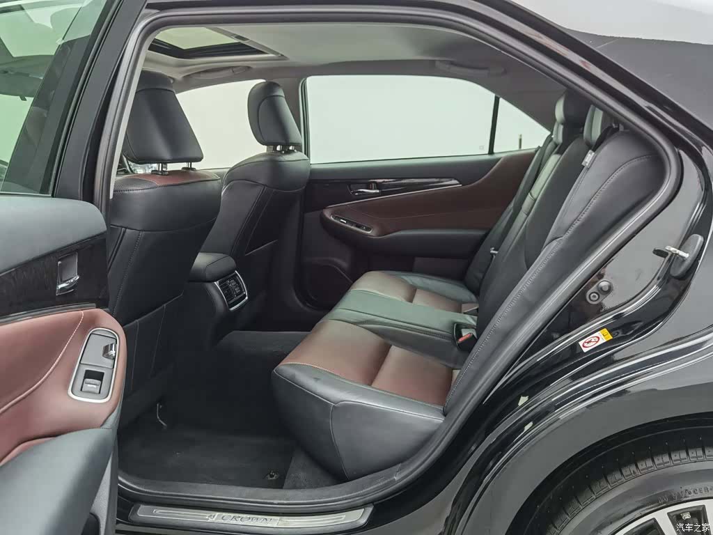 Toyota Crown, 2018 15