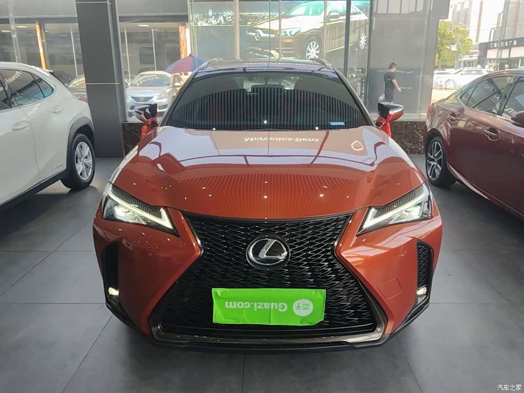 Lexus UX, 2020 3