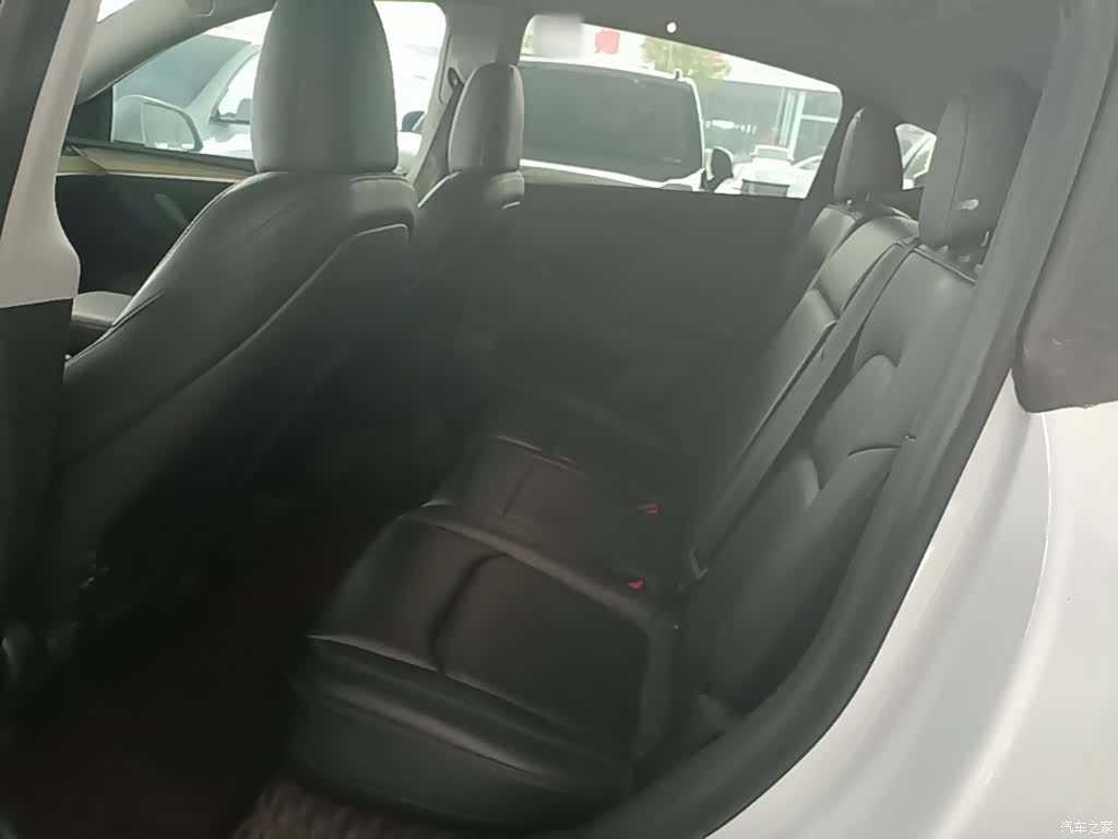 Tesla Model Y, 2023 13